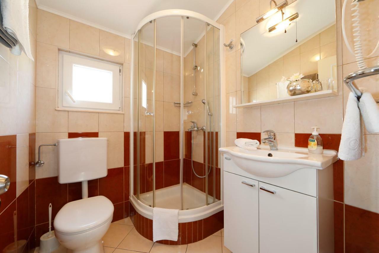 Apartments Villa Lili Tučepi Eksteriør bilde